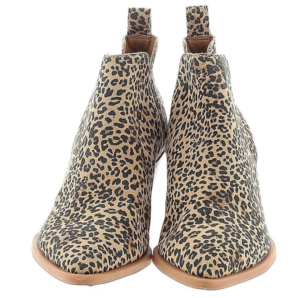 Dolce Vita ankle booties 7.5